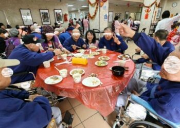 北榮新竹分院護理之家辦「福馬迎春慶團圓」　長輩圍爐迎新春共享溫馨時光