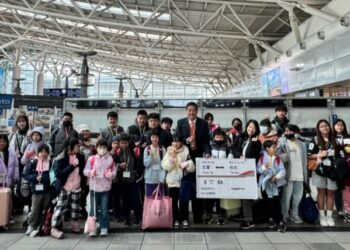 高鐵左營站暖心送愛  家扶兒童北遊展視野