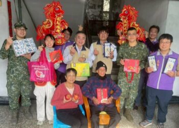 高雄市榮服處攜手華山基金會及工訓中心 共赴精忠新村賀新年