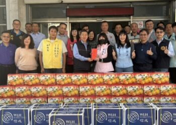 春節前夕送暖 陸淑美慰問警消致贈平安橘