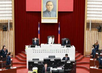 高雄市議會第4屆第10次臨時會閉幕 陳其邁率市府團隊感謝致意