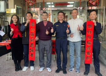 竹東分局揮毫迎新春       防詐交安宣導不打烊