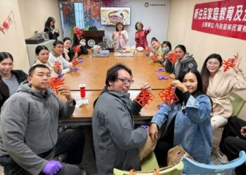 分享春節喜氣！桃園移民署邀新住民剪「春」字、搓湯圓迎新春