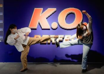 駁二動漫倉庫限定企劃《K.O.格鬥祭》  聯名經典遊戲《拳皇’97》明熱血登場！