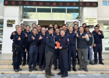 陳其邁市長春節前夕慰問執勤員警辛勞