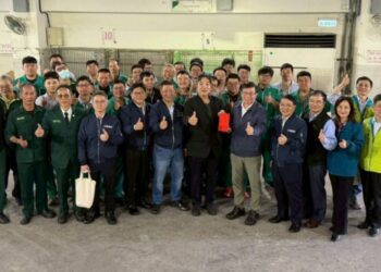 中華郵政董事長春節前夕慰勉桃園郵局快捷股同仁　肯定使命必達精神