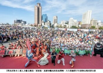 高雄冬日遊樂園「閃光召集令」情人節熱力放閃 十米氣膜升空  超人力霸王CP組合驚喜現身