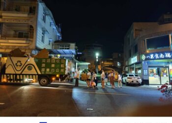 情人節  資源回收車出雙入對