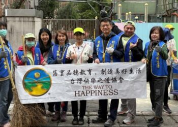 八年深耕巷弄治理  永春里長許蕙蘭攜手志工翻轉舊巷弄環境