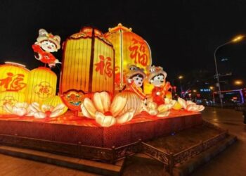 自貢花燈非遺匠人助陣 北京春節燈景璀璨登場