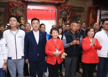 大年初一連訪四宮廟發「馬到金來」小紅包 盧秀燕:願國泰民安、市政昌隆