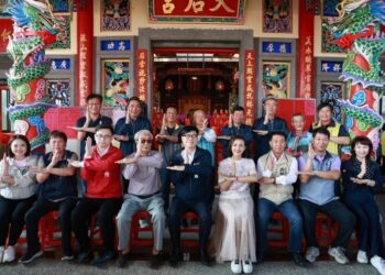 陳其邁初一參香7廟發開運紅包  祈願兩岸和平經濟繁榮