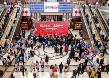 北京火車站變身春節文化舞台　民樂與非遺陪伴旅客迎新年