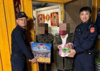 初鹿警「迎春送暖」關懷活動 走入社區送愛心