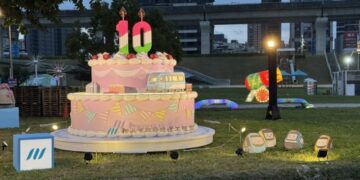 全台最大蛋糕在新北燈會! 3米大蛋糕+三鶯線列車閃耀新北  發放限量捷運加油棒