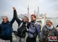 法國兩青年徒步518天抵滬 橫跨16國圓夢上海