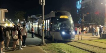 冬日遊樂園助攻 高雄輕軌單日運量高峰近10萬 再創歷史新高！春節連假運量突破65萬人次