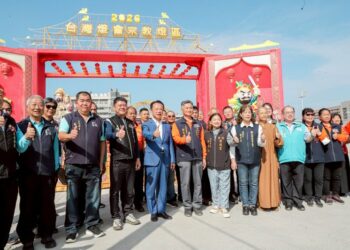 「好神抵嘉」 走訪各宮廟燈座祈福 嘉義縣長翁章梁視察台灣燈會宗教燈區