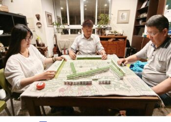 一家自摸 三家趴下 衛生健身麻將