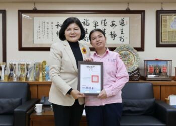 張麗善與暖心學生吳姍霓對談  鼓勵實現護理師理想 幫助更多人