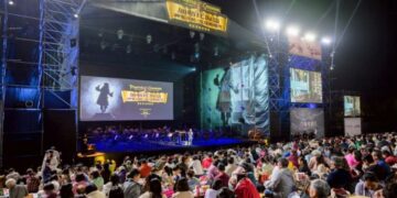 高雄春藝草地音樂會登場 《加勒比海盜》電影音樂會吸引近四千人共賞