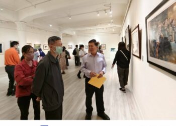 合奏？還是各吹各的調？看畫展必須聽專家解說