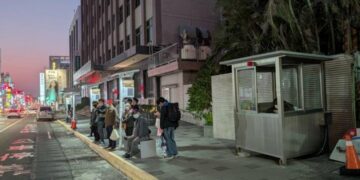 台南火車站前廣場改造調整動線首日順暢