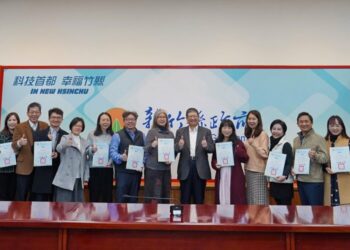 竹縣深耕閱讀教育         楊文科頒獎閱讀推動績優學校