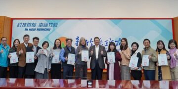 竹縣深耕閱讀教育         楊文科頒獎閱讀推動績優學校