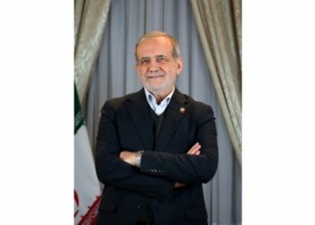 裴澤斯基安：政府政策須遵循最高領袖指示