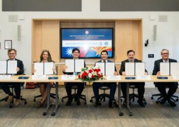 再下一城!陳其邁前進亞利桑那「光學之谷」 促成產官學六方人才MOU