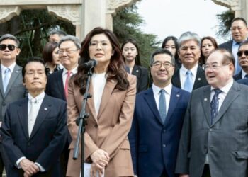 鄭麗文率團謁中山陵　強調以九二共識推動兩岸對話