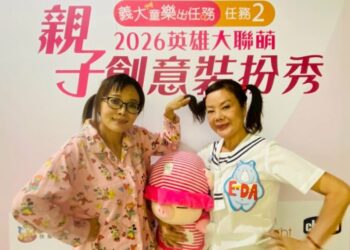 70歲媽媽綁雙馬尾走秀　母女「角色互換」感動全場奪特別獎