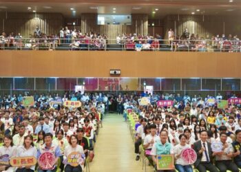 屏東縣114學年度縣長獎頒獎典禮  337位優秀畢業生獲表揚