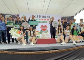 台鋼雄鷹Wing Stars應援開路  勞工局庇護工場採購列車澄清湖球場啟動