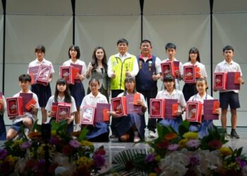 馬公國中第56屆畢業典禮溫馨登場  林皆興勉勵畢業生懷抱好奇、正直與勇敢迎向未來