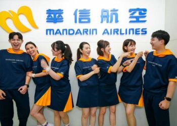 華信航空攜手台灣品牌Taiwolf  空服員活力裝 今日正式上線啟航