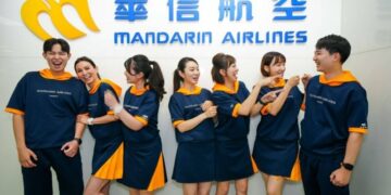 華信航空攜手台灣品牌Taiwolf  空服員活力裝 今日正式上線啟航