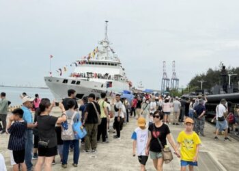 2026國家海洋日擴大慶祝　海巡艦艇各地開放逾萬人登艦同樂