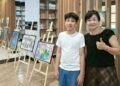 用畫筆敲開世界的窗！福東國小特教生王紹丞個展，展現生命色彩與無限可能
