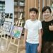 用畫筆敲開世界的窗！福東國小特教生王紹丞個展，展現生命色彩與無限可能