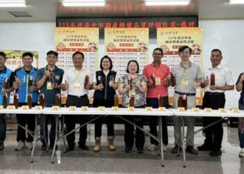 115年度國產龍眼蜂蜜「台中蜂華」評鑑揭曉 農友陳秦育等8人勇奪特等獎