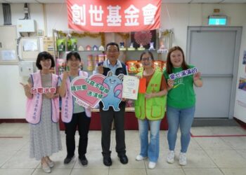 台電鳳山區處端午送暖 關懷植物人家庭傳遞社會溫情