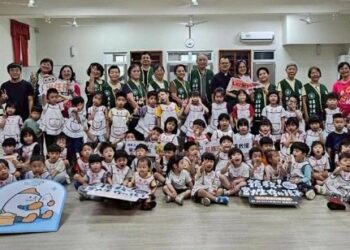 孩子以體驗學習同理 手寫注音祝福聲援脆弱國家兒童 620世界難民日前嘉義榮光幼兒園小小愛心大使出任務