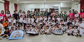 孩子以體驗學習同理 手寫注音祝福聲援脆弱國家兒童 620世界難民日前嘉義榮光幼兒園小小愛心大使出任務