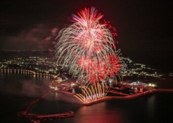 雙心石滬躍上夜空!2026澎湖國際海上花火節七美場浪漫登場 300架無人機描繪七美之美驚艷全場