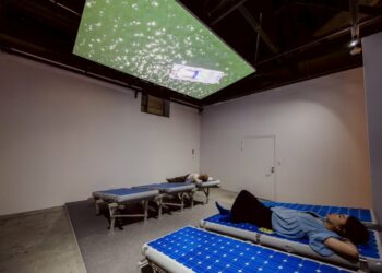 駁二當代館《還是先躺一下再說?》,歡迎躺著看展!