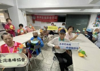 「高港愛無限・好運龍粽來」高雄港務分公司端午前夕赴旗津長照站 傳遞溫暖陪伴
