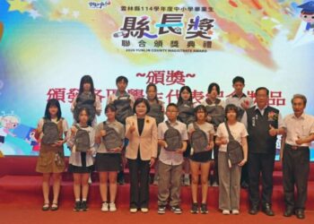548位國中小優秀畢業生獲縣長獎 張麗善勉學子以品格領航人生