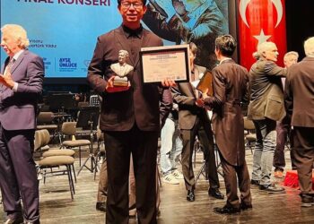 臺灣之光!青年指揮家陳巍中擊敗多國好手 摘首屆「埃斯基謝希爾國際指揮大賽」桂冠